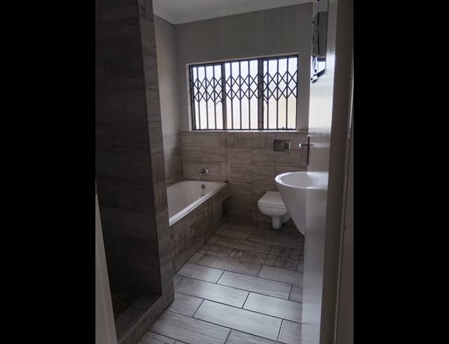 5 BEDROOM HOUSE FOR SALE IN BIRCHLEIGH NORTH